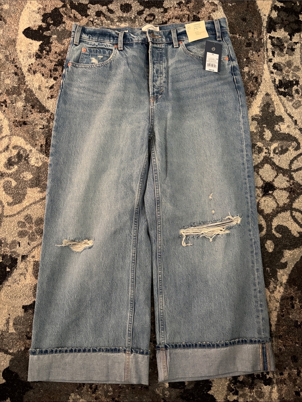 Universal Thread Cropped Vintage Wide Leg Distressed Women’s Jeans - Light Blue
